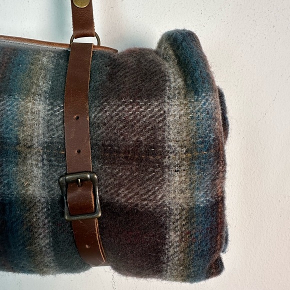 NWT Pendleton Highland Motor Robe Gray Plaid Wool (Buzzmedia) Blanket 52x66 - Picture 6 of 7